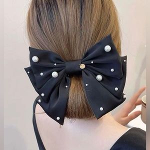 Black Bow Pearl Hair Clip
